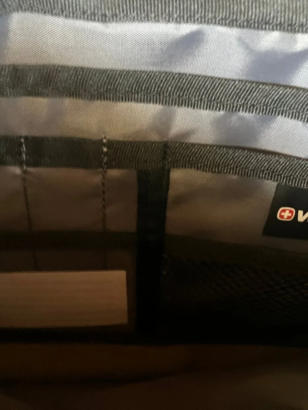 NWOT Swiss Gear Wenger Zinc model laptop/messenger bag Padded Laptop Compartment